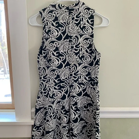 Elegant Casual Dress - Picture 2 of 3